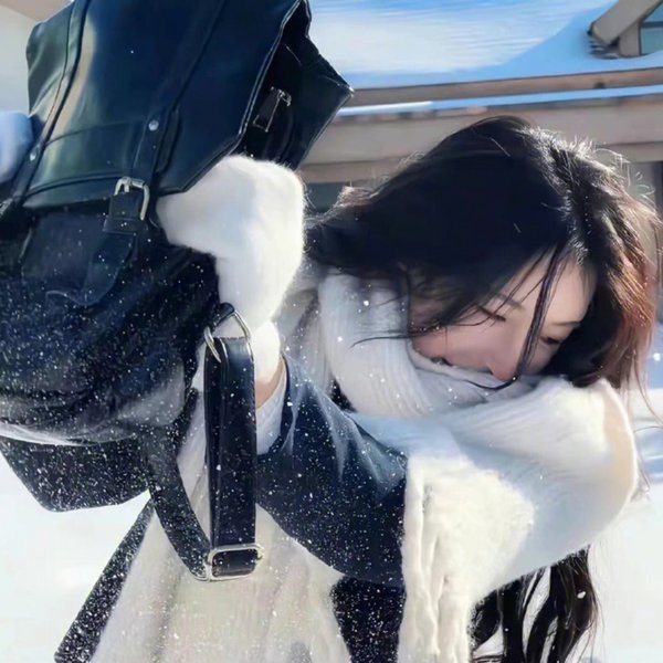 穿黑衣的女孩
